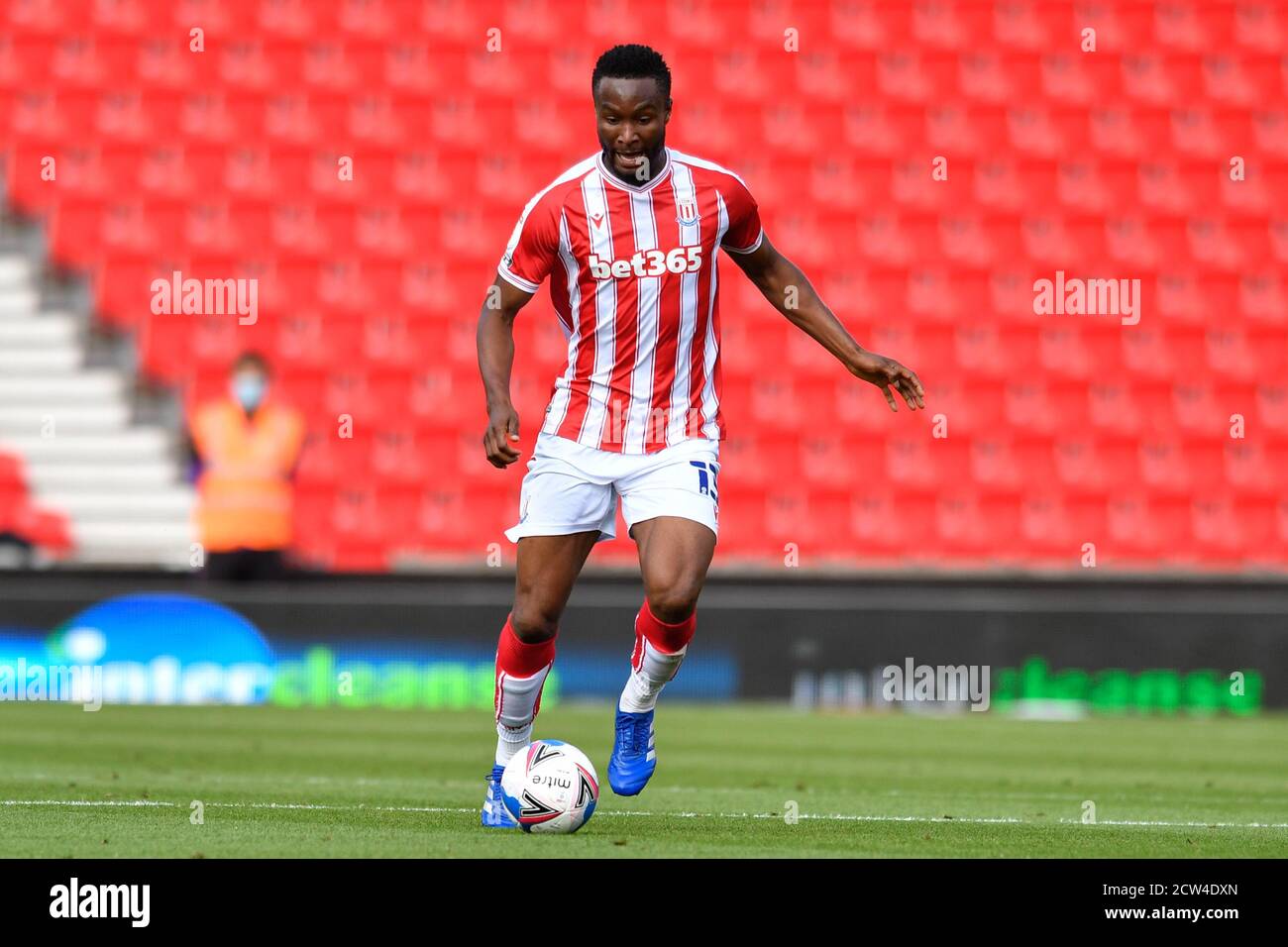 John OBI Mikel (13) di Stoke City con la palla Foto Stock