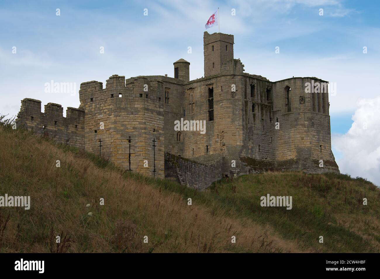 Warkworth Castello dal villaggio di Warkworth Foto Stock