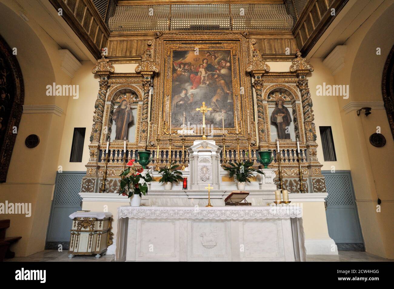 Italia, Basilicata, Matera, chiesa di Santa Chiara interiore, altare Foto Stock