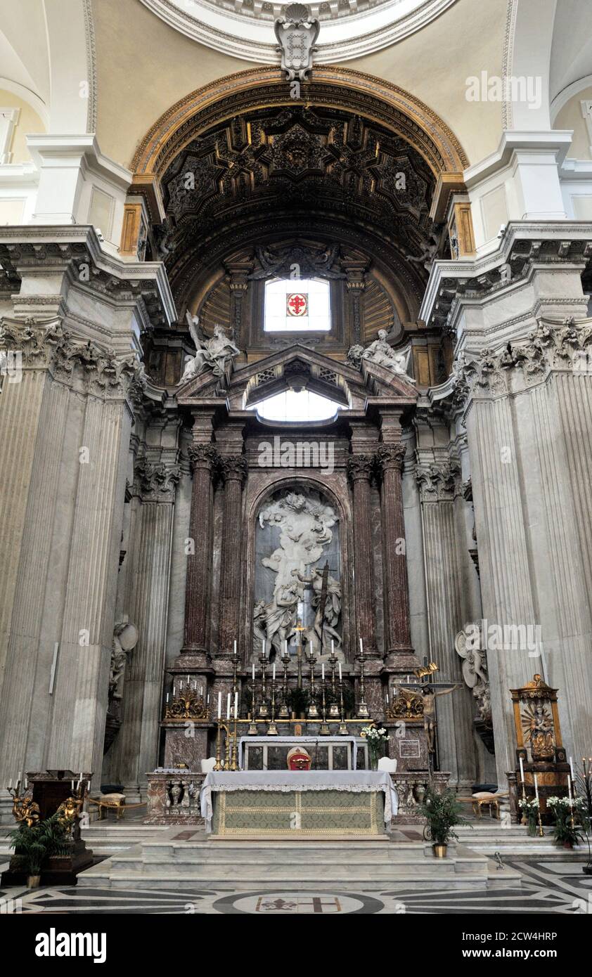 Italia, Roma, chiesa di San Giovanni Battista dei Fiorentini, abside, altare Borromini e scultura marmorea di Antonio Raggi, il Battesimo di Gesù Foto Stock