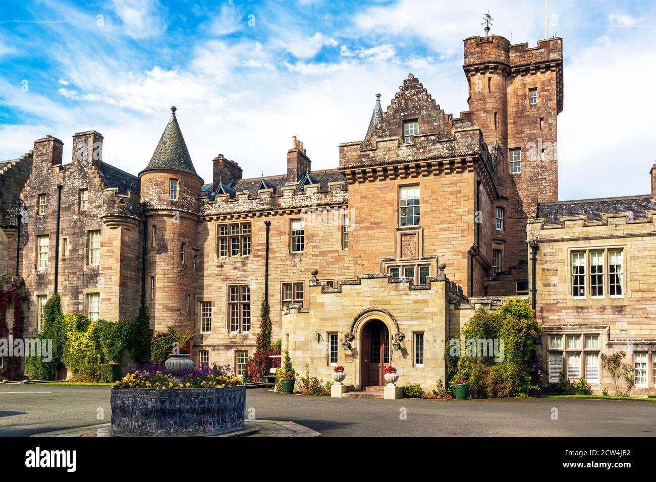 L'esterno del Glenapp Castle Hotel e la porta d'ingresso, Ballantrae, Ayrshire, Scozia, Regno Unito Foto Stock