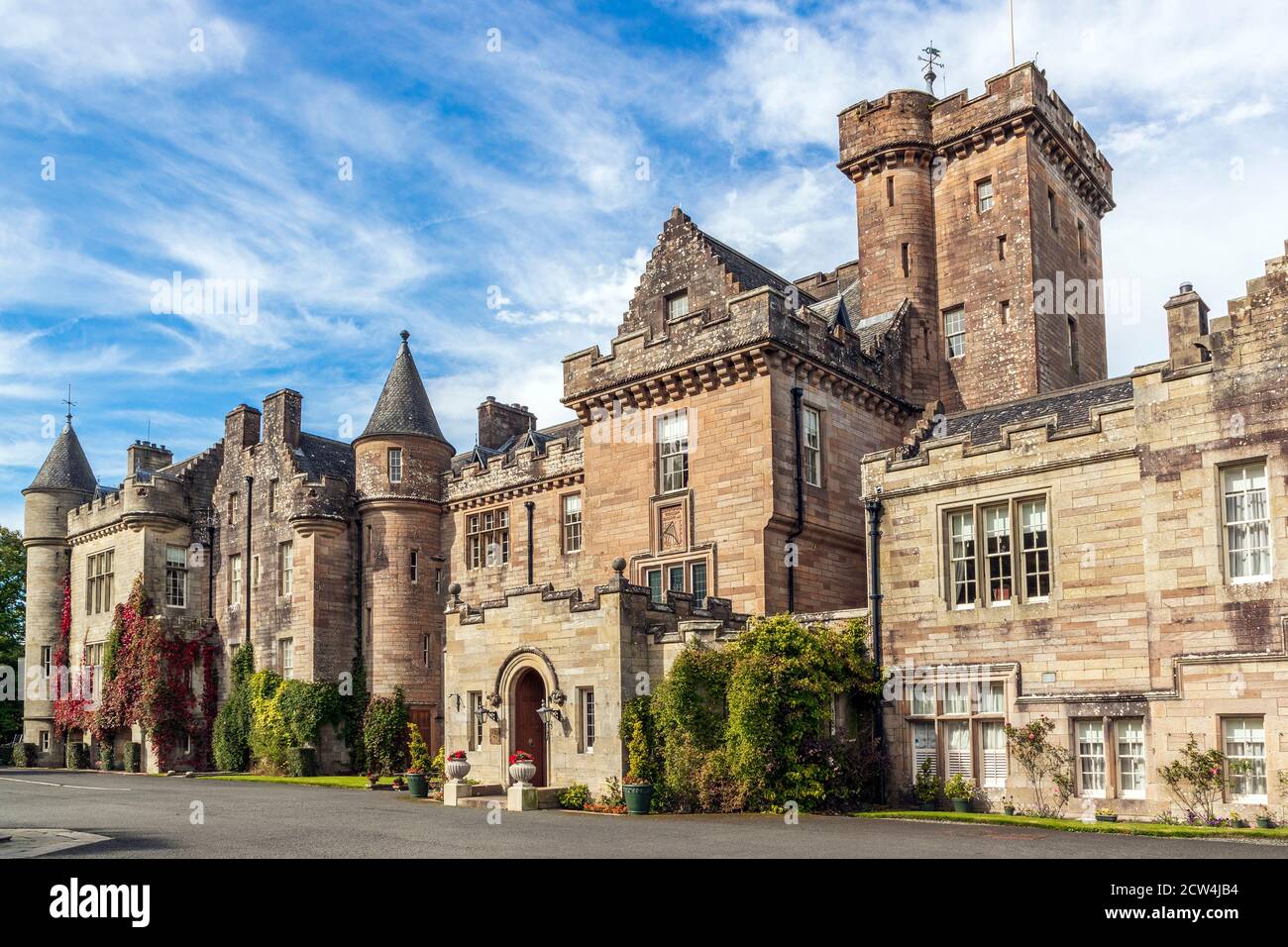 L'esterno del Glenapp Castle Hotel e la porta d'ingresso, Ballantrae, Ayrshire, Scozia, Regno Unito Foto Stock