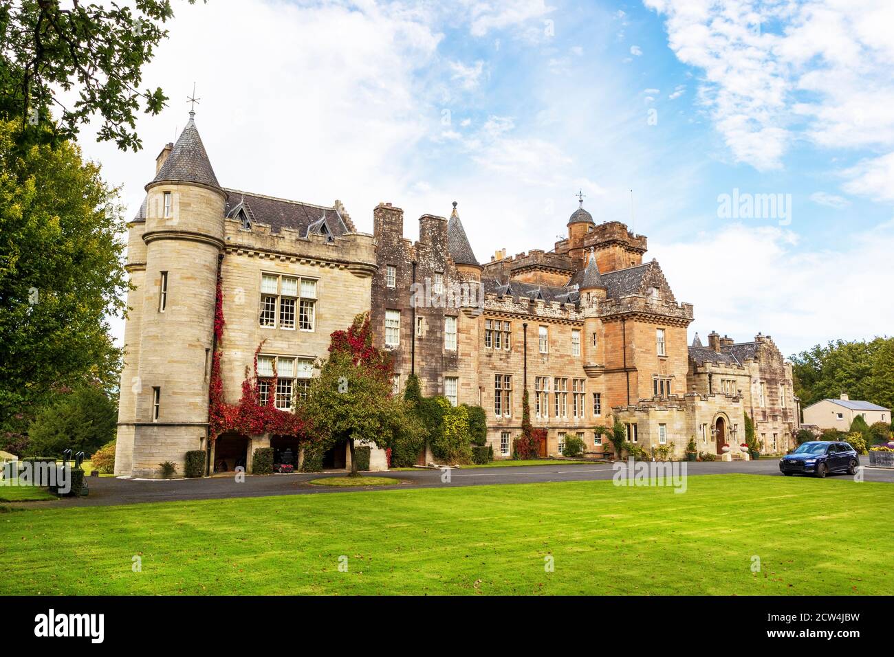 L'esterno del Glenapp Castle Hotel e la porta d'ingresso, Ballantrae, Ayrshire, Scozia, Regno Unito Foto Stock