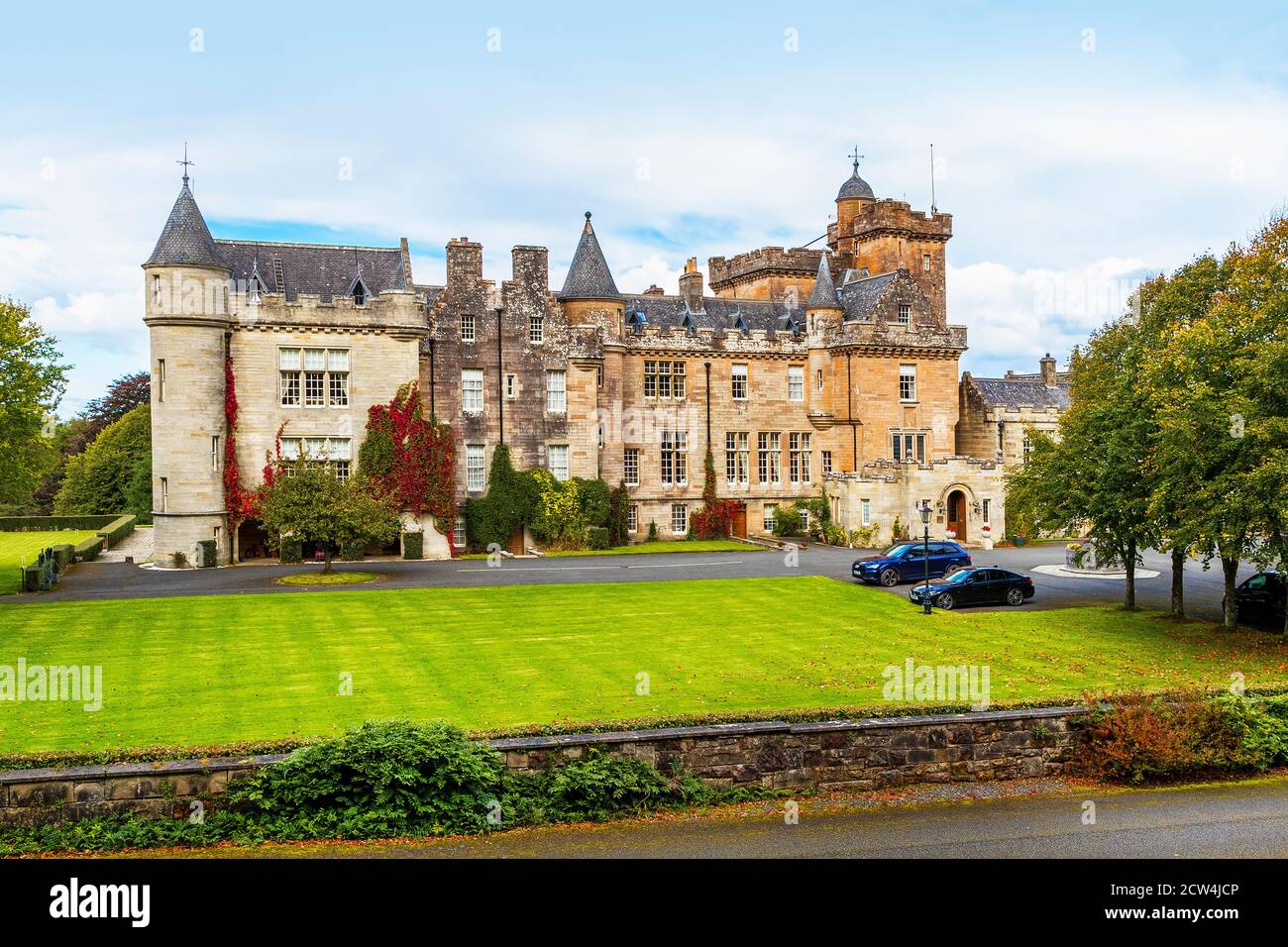 L'esterno del Glenapp Castle Hotel e la porta d'ingresso, Ballantrae, Ayrshire, Scozia, Regno Unito Foto Stock