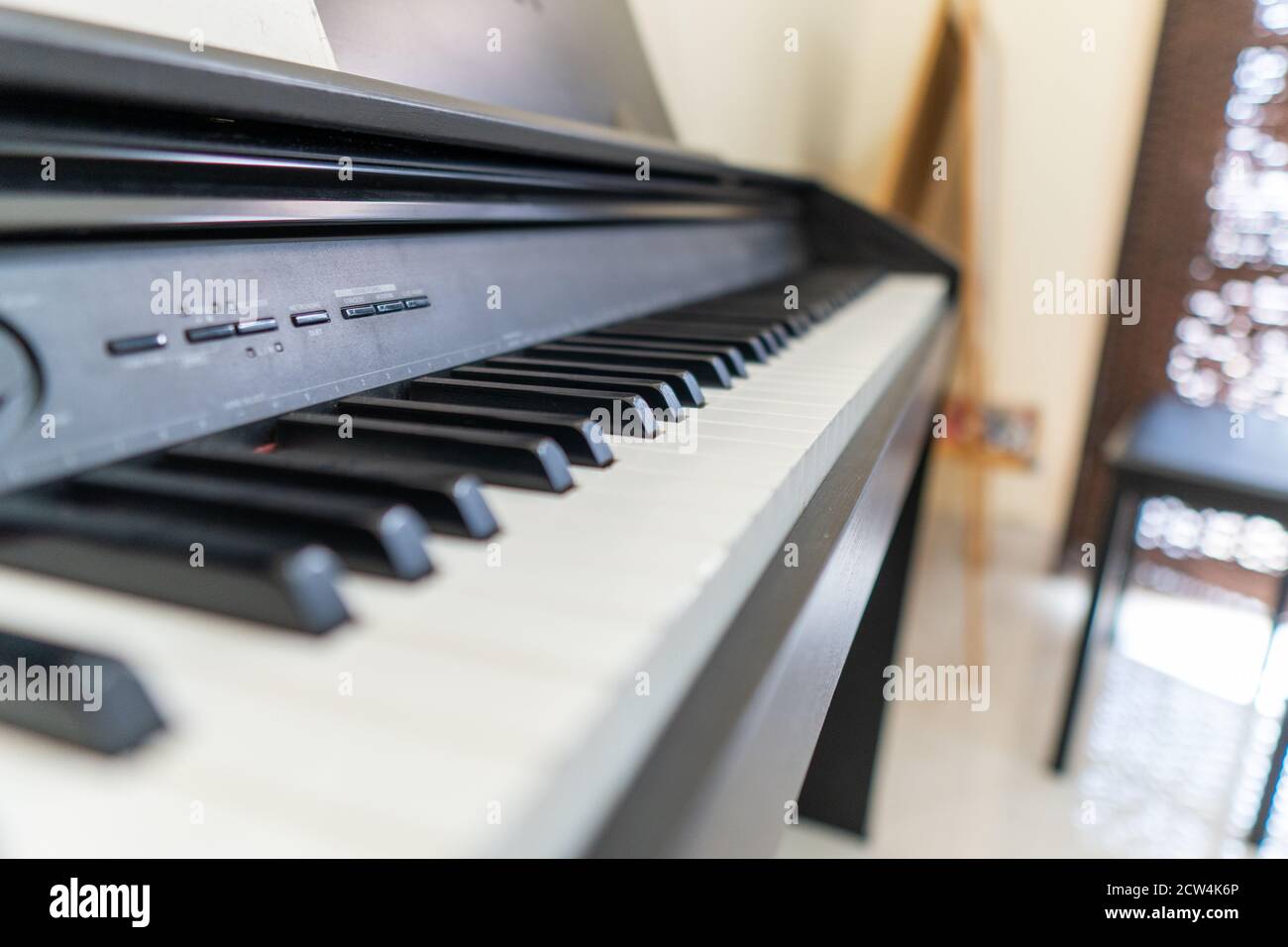 Piano fare la musica da vicino senza persone e sfondo sfocato. Foto Stock