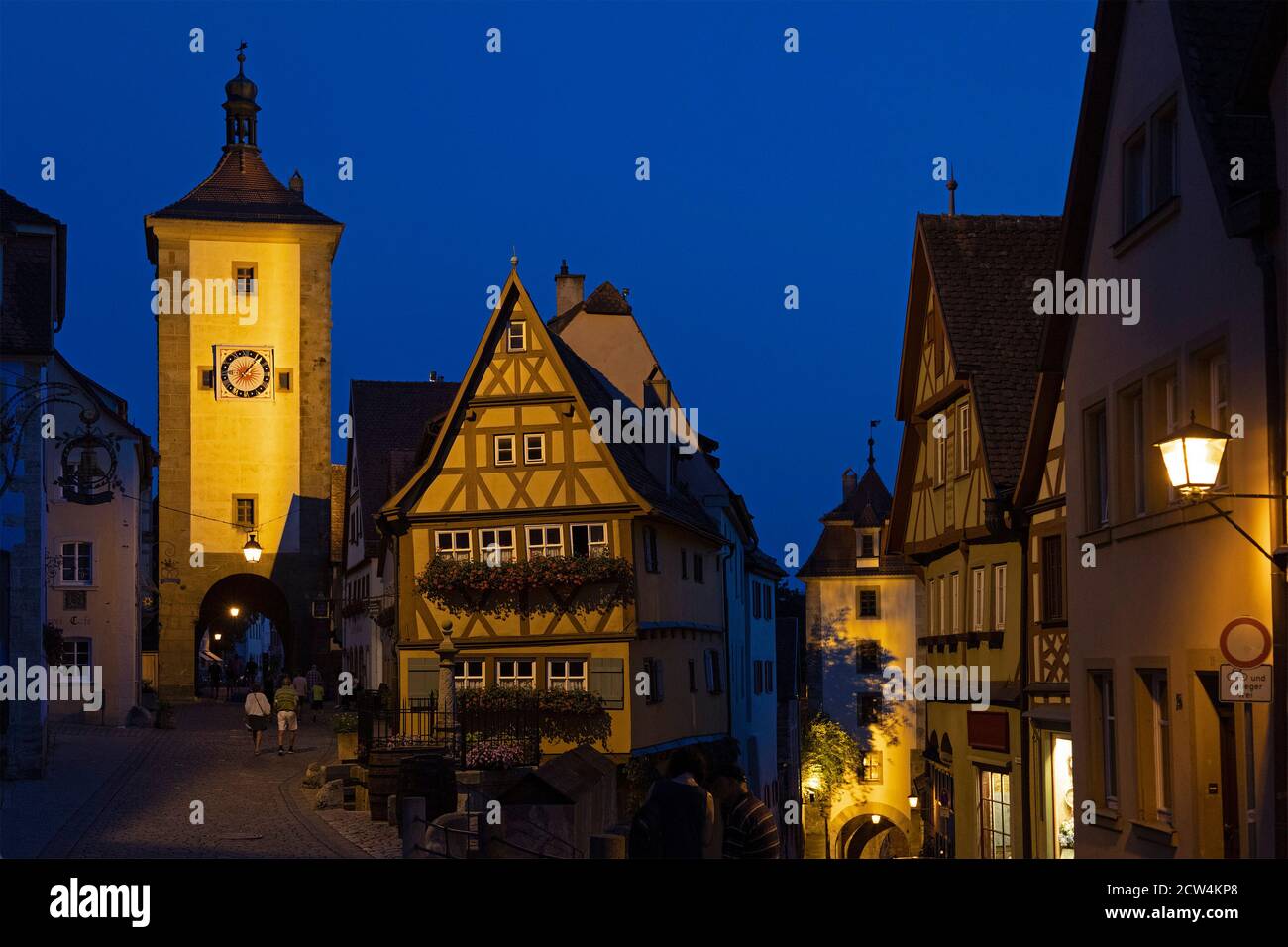 Via Plönlein con Sieberstor (a sinistra) e Kobolzeller Tor (a destra), città vecchia, Rothenburg ob der Tauber, Franconia centrale, Baviera, Germania Foto Stock