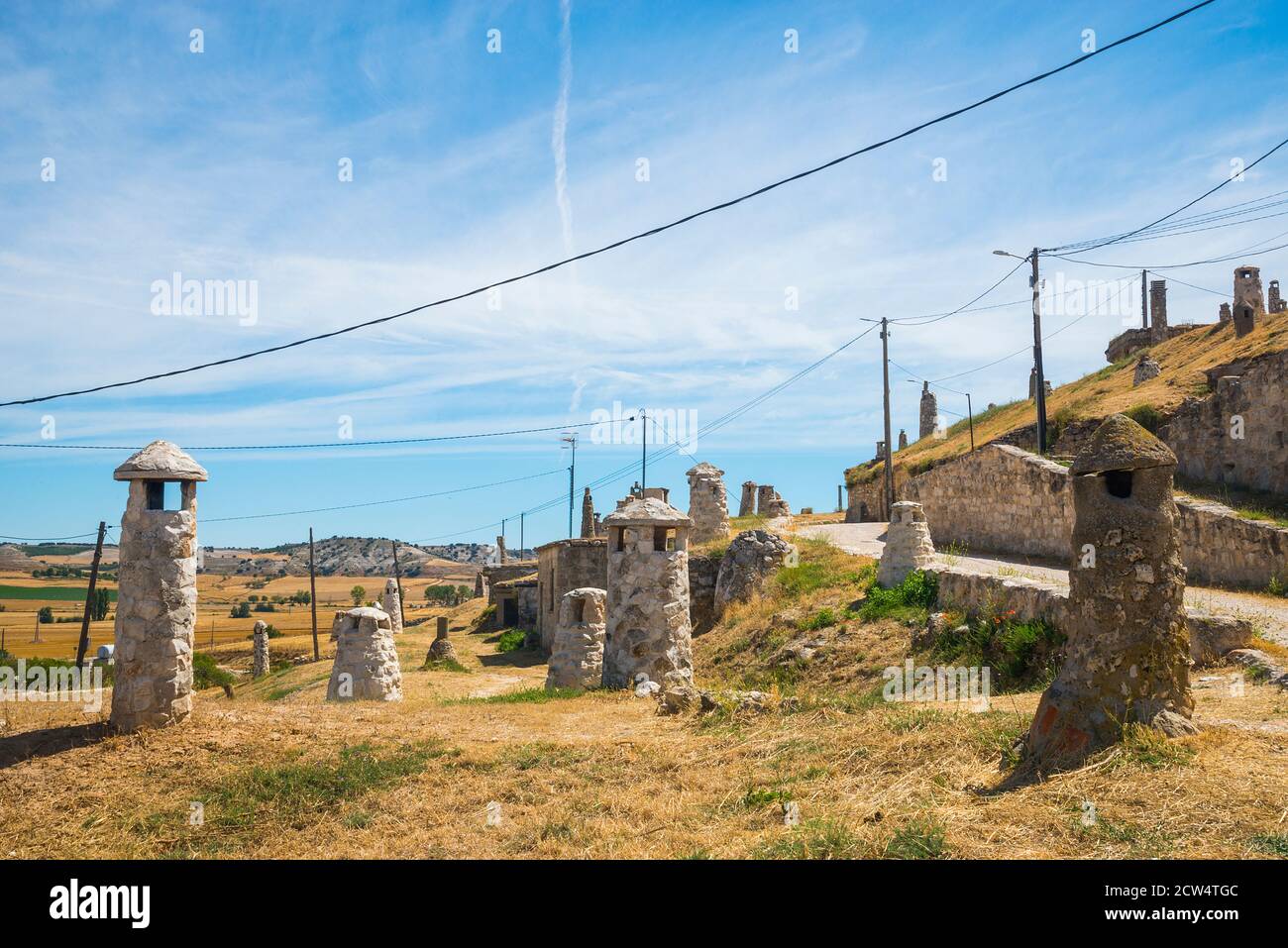Camini di cantine. Baltanas, provincia di Palencia, Castilla Leon, Spagna. Foto Stock