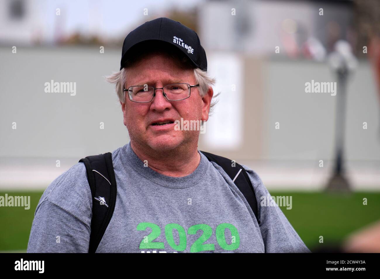 Il senatore Rob Black si unisce a Neil Dunsmore a sostegno di "Steps to Stop the Silence", una passeggiata sul suicidio e la consapevolezza della salute mentale. Foto Stock