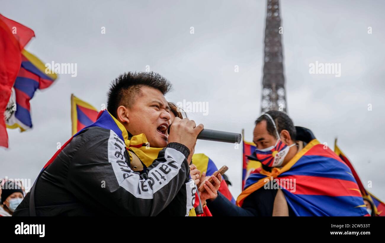 Tibetani, uiguri, taiwanesi, vietnamiti, mongoli, Hong Kongers e sostenitori si sono riuniti per protestare contro la brutalità e le violazioni dei diritti umani perpetrate dal governo cinese il 27 settembre 1987, centinaia di tibetani hanno organizzato una manifestazione a Lhasa. Nel clamp down, la polizia cinese ha aperto il fuoco, uccidendo e colpendo criticamente molti sul posto e imprigionando almeno 2,500. Parigi, 27 settembre 2020 Foto Stock