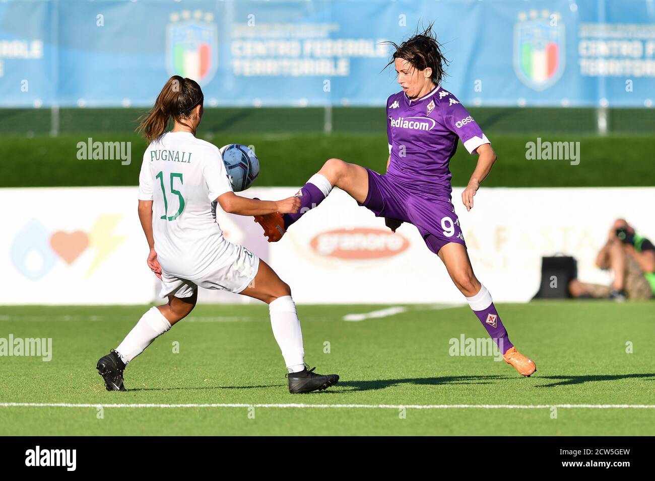 Daniela Sabatino (Fiorentina Femminile), Luisa Pugnali (Florentia S. Gimignano) durante ACF Fiorentina Femminile vs Florentia San Gimignano, così italiano Foto Stock