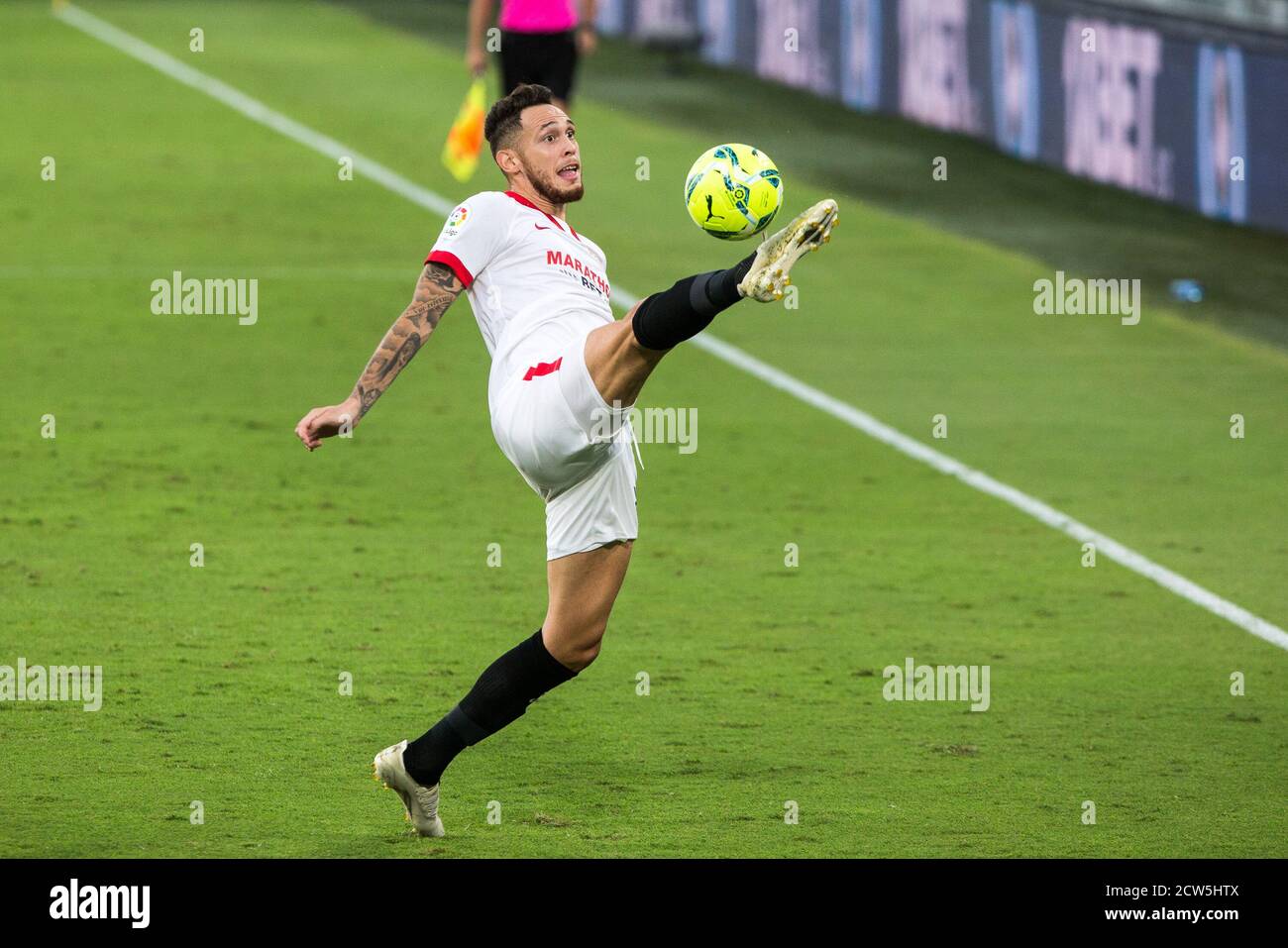 Lucas Ocampos di Siviglia durante il campionato spagnolo la Liga partita di calcio tra Cadiz Club Futbol e Sevilla Club de Futbol il 27 settembre 2020 allo stadio Ramon de Carranza di Cadice, Spagna - Foto Joaquin Corchero / Spagna DPPI / DPPI Credit: LM/DPPI/Joaquin Corchero/Alamy Live News Foto Stock