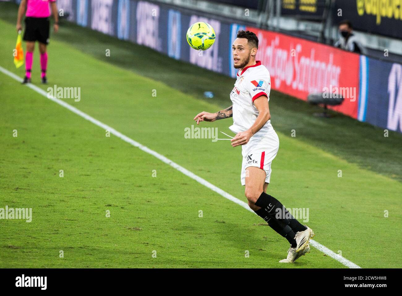 Lucas Ocampos di Siviglia durante il campionato spagnolo la Liga partita di calcio tra Cadiz Club Futbol e Sevilla Club de Futbol il 27 settembre 2020 allo stadio Ramon de Carranza di Cadice, Spagna - Foto Joaquin Corchero / Spagna DPPI / DPPI Credit: LM/DPPI/Joaquin Corchero/Alamy Live News Foto Stock