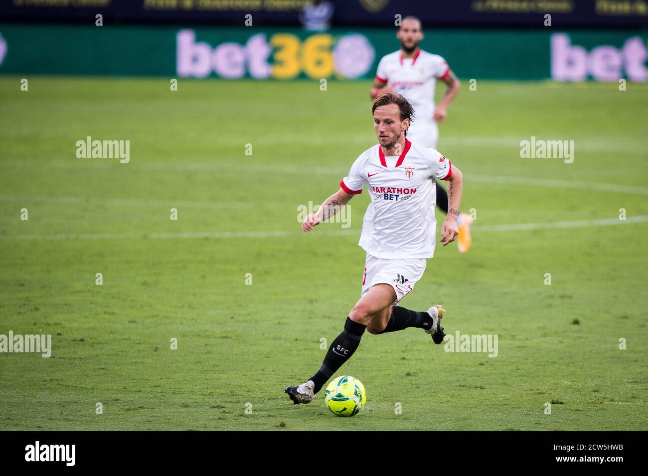 Ivan Rakitic di Siviglia durante il campionato spagnolo la Liga partita di calcio tra Cadiz Club Futbol e Sevilla Club de Futbol il 27 settembre 2020 allo stadio Ramon de Carranza di Cadice, Spagna - Foto Joaquin Corchero / Spagna DPPI / DPPI Credit: LM/DPPI/Joaquin Corchero/Alamy Live News Foto Stock