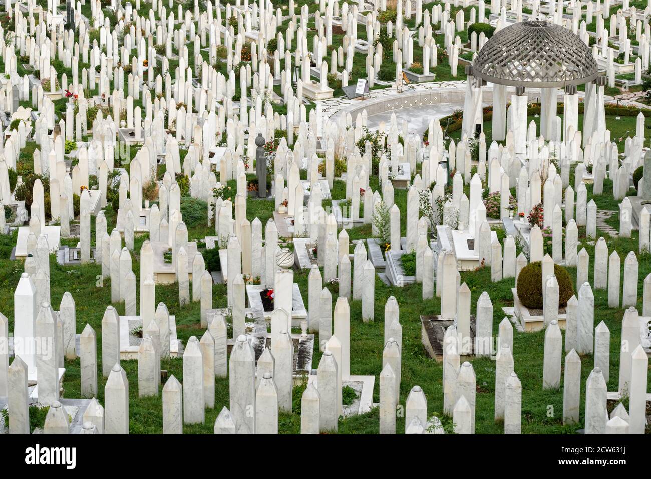 Cimitero musulmano sulle colline di Sarajevo, Bosnia Foto Stock