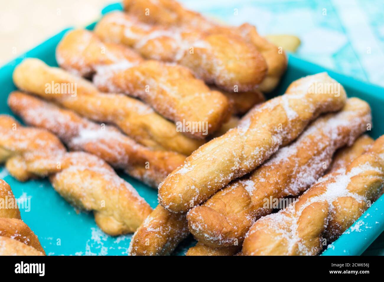 Siakoy è un impasto fritto poi immerso in zucchero è un Spuntino popolare in alcune parti delle Filippine Foto Stock