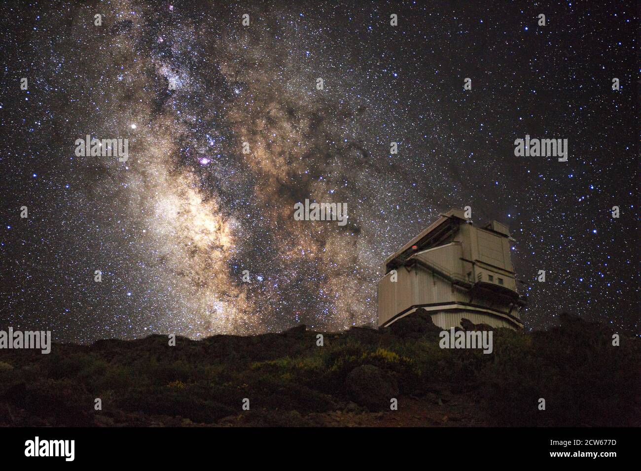 Galileo Nazionale Telescopio all'Isola di la Palma con Mikyway Foto Stock
