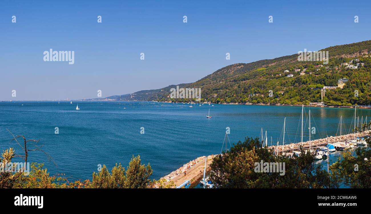 Vista sulla baia di Grignano vicino a Trieste Foto Stock