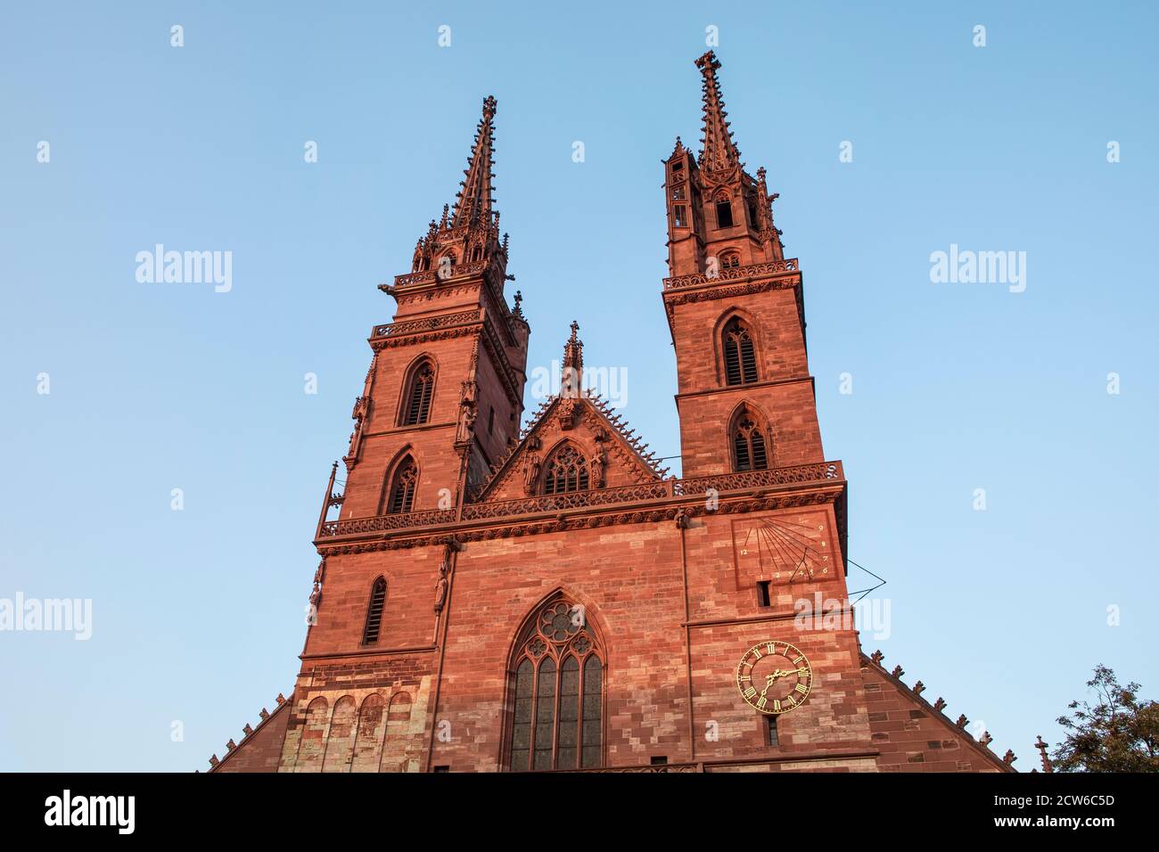 Svizzera, Basilea, Cattedrale (Münster). Facciata esterna della Cattedrale di Basilea, Svizzera Foto Stock