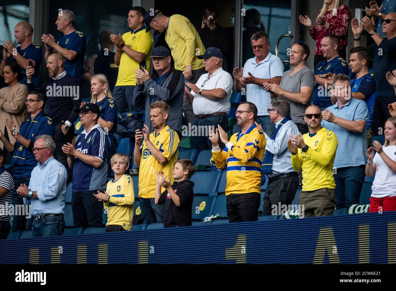 Broendby, Danimarca. 27 Settembre 2020. I fan di Broendby SE visti negli stand al 3F Superliga match tra Broendby IF e AC Horsens al Broendby Stadion di Broendby. (Photo Credit: Gonzales Photo/Alamy Live News Foto Stock