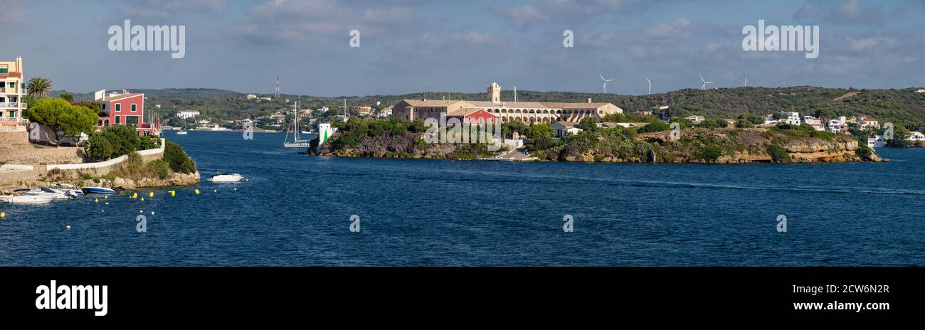Antiguo Hospital Militar, construido por los ingleses en el Siglo XVIII, Illa del Rei, Puerto de Mahón Menorca, isole Baleari, Spagna Foto Stock
