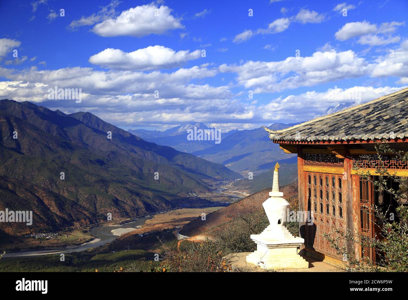 Yunnan Lijiang Yulong Zhengjue Tempio scenario Foto Stock