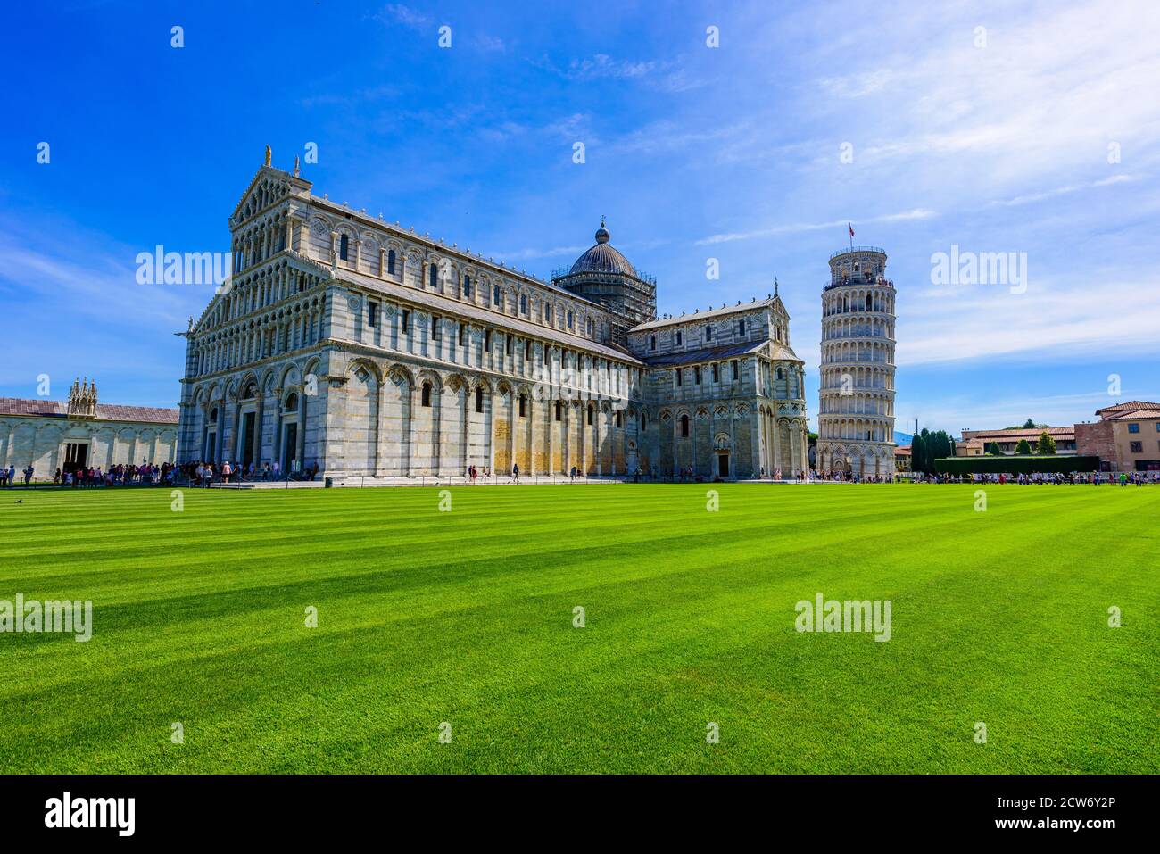 Duomo di Pisa con Torre Pendente di Pisa in Piazza dei Miracoli a Pisa, Toscana, Italia. Attrazione turistica famosa in tutto il mondo e viaggi d Foto Stock