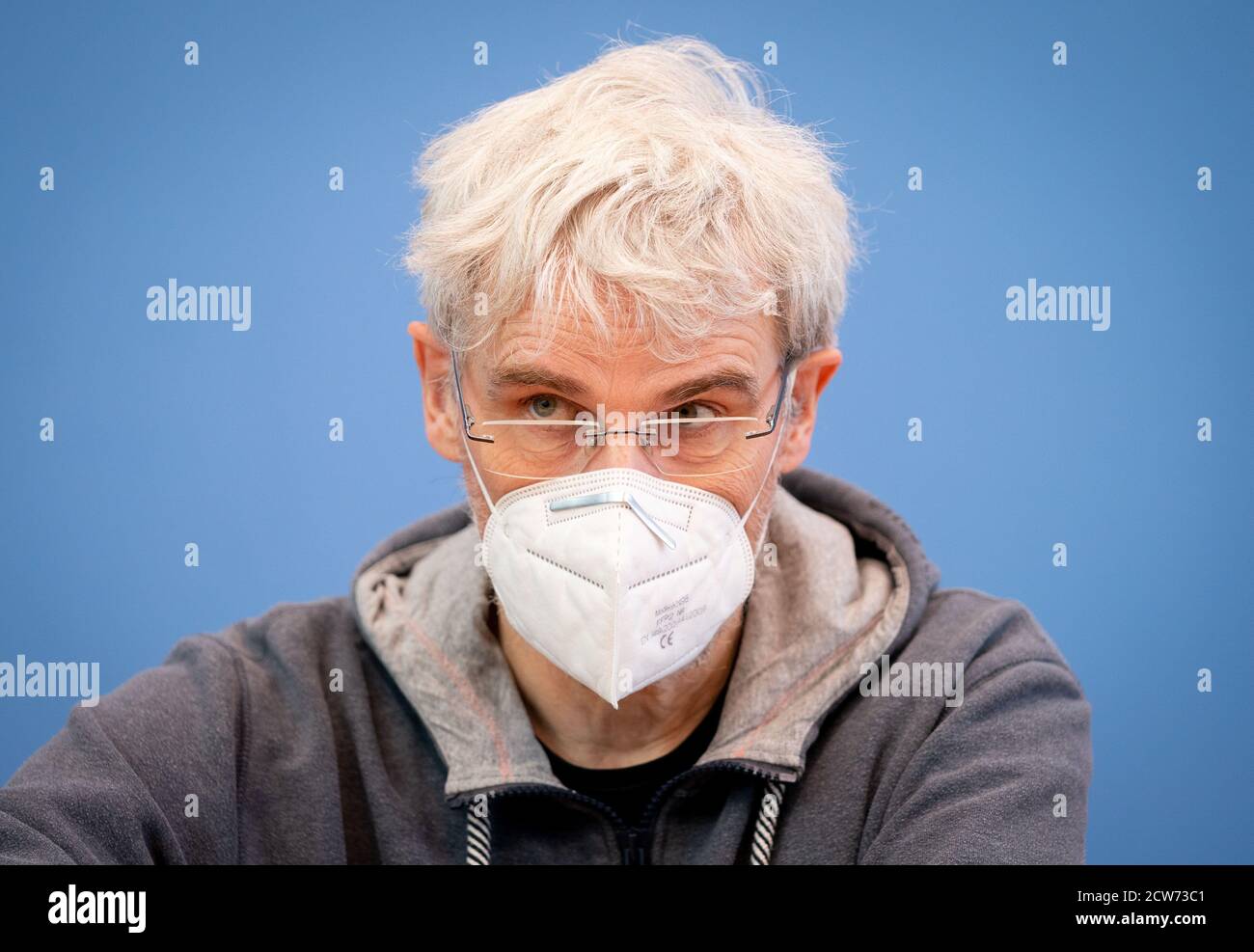 Berlino, Germania. 28 Settembre 2020. Jochen Stay, relatore di .broadcasted, partecipa alla conferenza stampa sulla relazione intermedia della Bundesgesellschaft für Endlagerung. La relazione contiene i risultati della prima valutazione dei dati geologici disponibili in Germania nel sottosuolo profondo e mostra in quali aree sarebbe possibile, in linea di principio, la costruzione di un deposito per le scorie nucleari altamente radioattive secondo criteri definiti. Credit: Kay Nietfeld/dpa/Alamy Live News Foto Stock