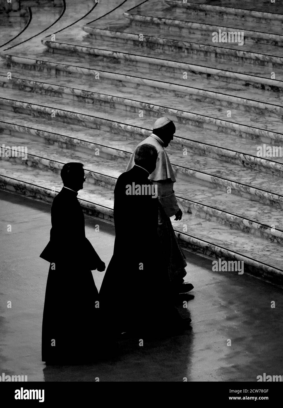 Città del Vaticano. 28 settembre 2020 - Città del Vaticano (Santa sede) - PAPA FRANCESCO durante l'udienza ai dirigenti e agli agenti dell'Ispettorato di pubblica sicurezza Varican (polizia Italiana) con i loro familiari, in occasione del 75° anniversario di istituzione ad Aula Paolo VI in Vaticano. © EvandroInetti via ZUMA Wire Credit: Evandro Inetti/ZUMA Wire/Alamy Live News Foto Stock