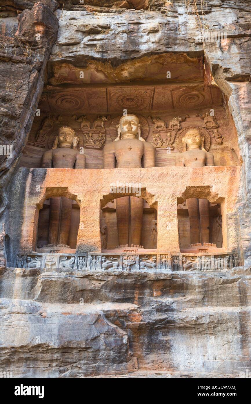 India, Madhya Pradesh, Gwalior, Jain immagini tagliate nella roccia rocciosa del Forte di Gwalior Foto Stock