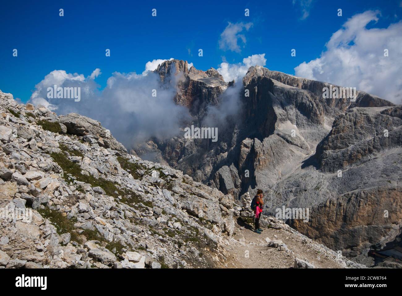 Vista panoramica sulle pale di San Martino, una catena montuosa delle Dolomiti nel Trentino orientale. Si tratta di un famoso trekking nelle alpi italiane Foto Stock