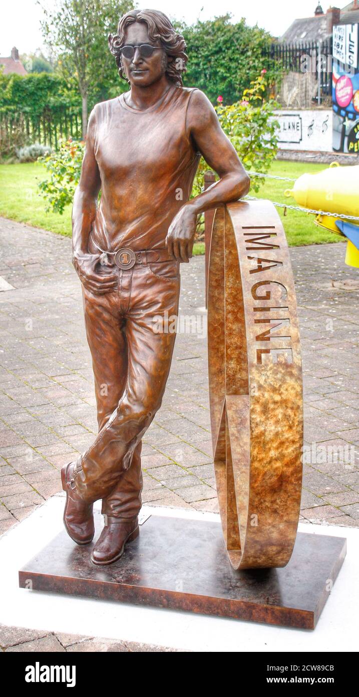 Opere d'arte dei Beatles e John Lennon Peace statue Credit Ian fairfrate/Alamy foto di scorta Foto Stock