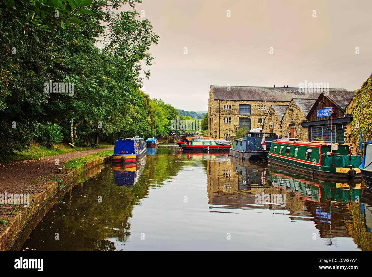 L'inizio del canale Rochdale, a Sowerby Bridge, West Yorkshire Foto Stock