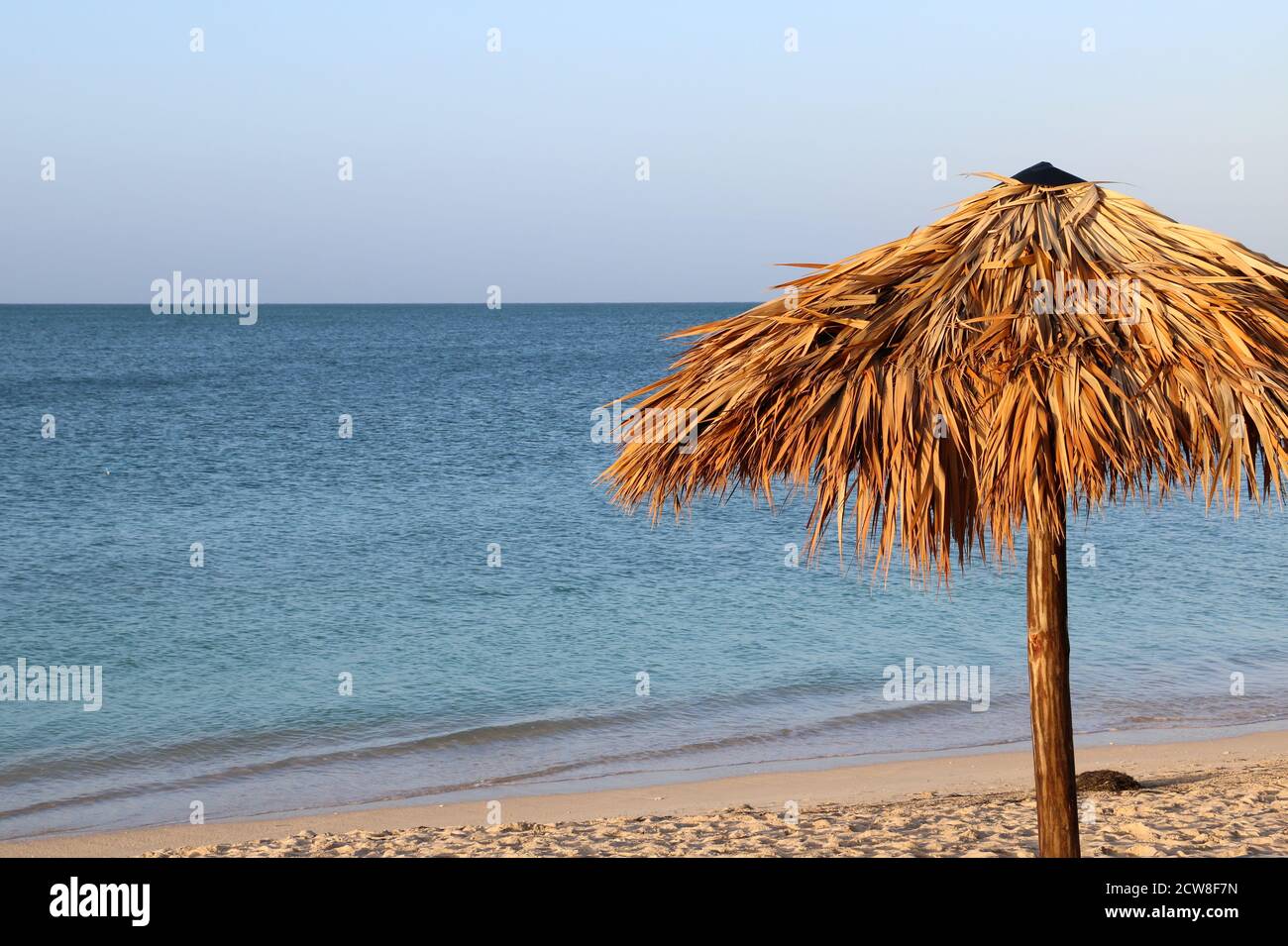 Spiaggia di ombrellone di trinidad Cuba Foto Stock