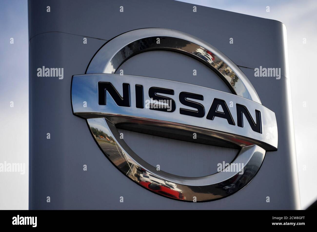 Kiev, Ucraina. 28 Settembre 2020. Logo Nissan visto su uno dei loro showroom di concessionari di automobili. Credit: Sergei Chuzavkov/SOPA Images/ZUMA Wire/Alamy Live News Foto Stock