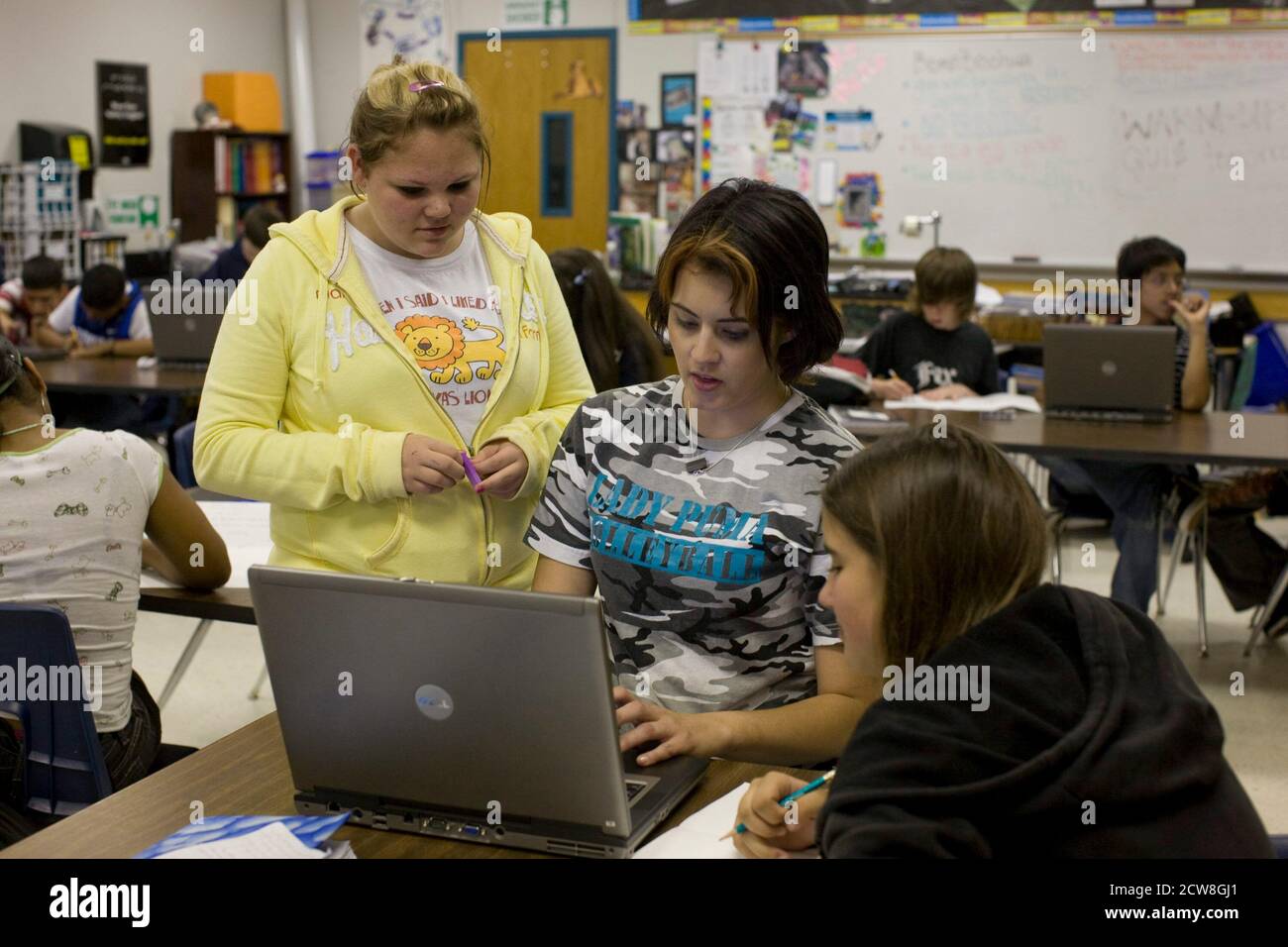 Pflugerville, TX 30 maggio 2008: Ambiente di apprendimento alla Park Crest Middle School, un grande campus suburbano vicino Austin con 1,000 studenti. Foto Stock