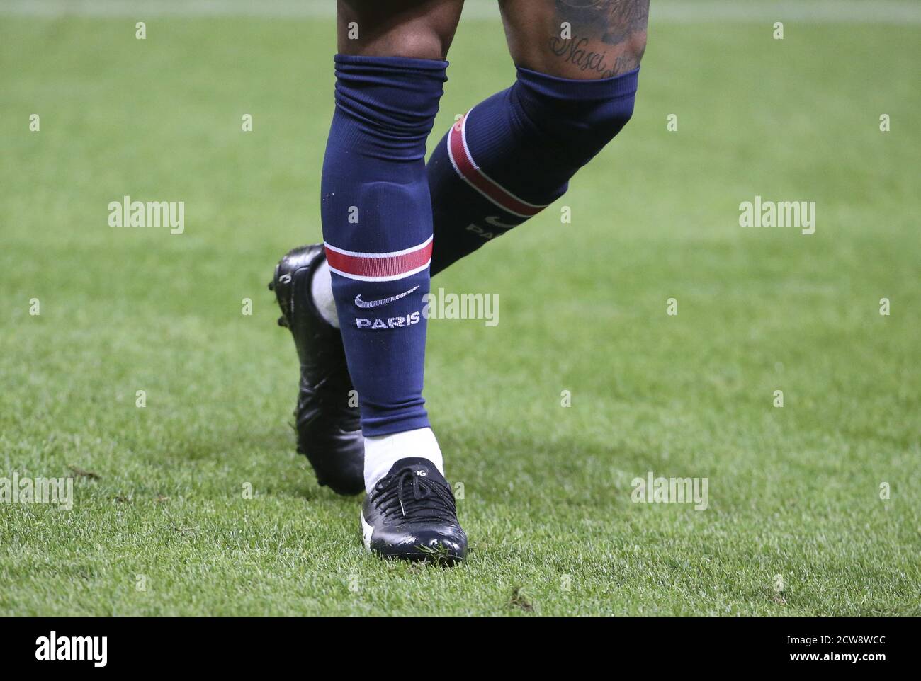 Neymar Jr di PSG indossa le sue nuove scarpe Puma durante Il campionato francese Ligue 1 partita di calcio tra Stade de Reims e Paris Saint-Germain su se Foto Stock
