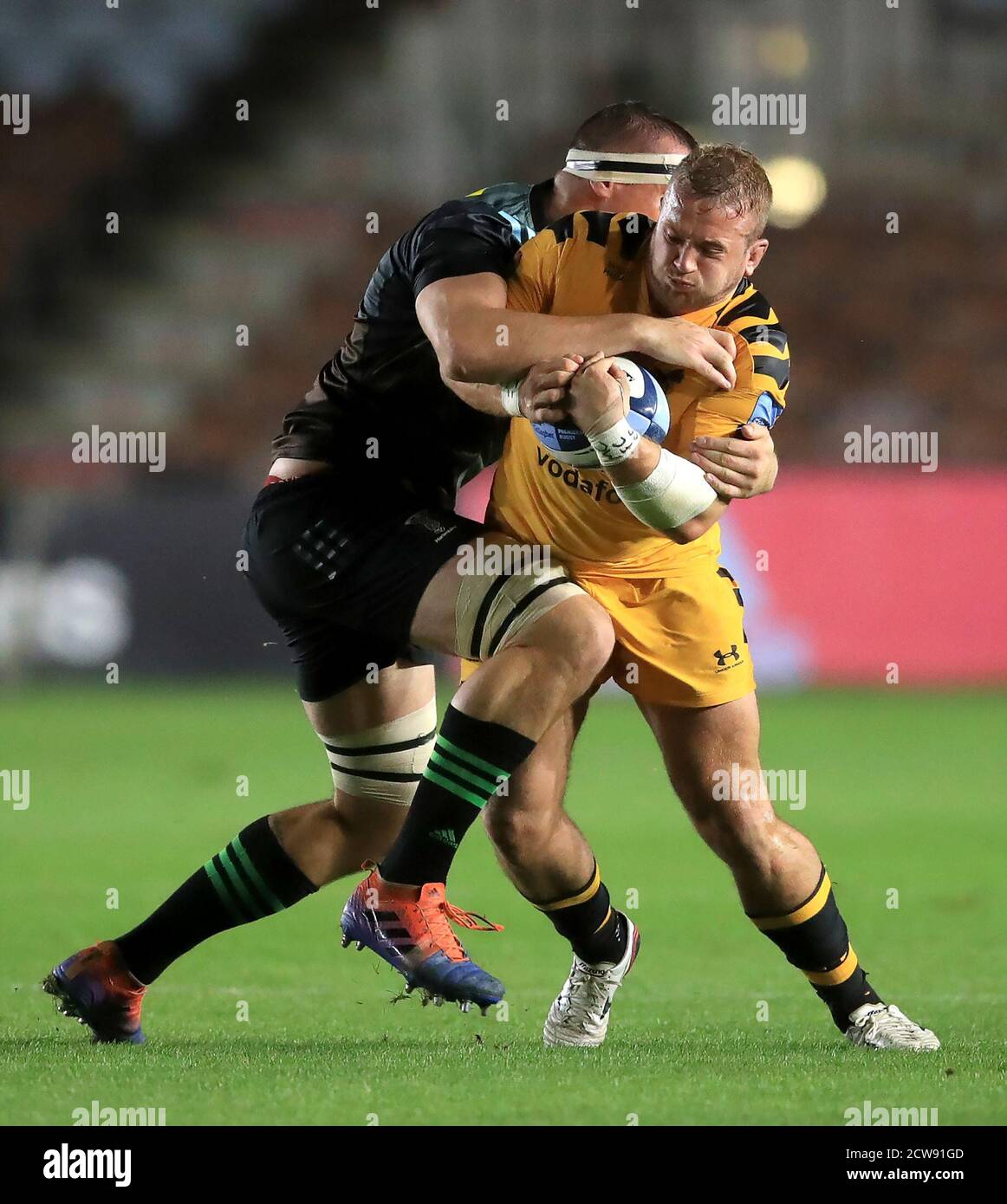 Tom Cruse di Wasps (a destra) in azione durante la partita della Gallagher Premiership a Twickenham Stoop, Londra. Foto Stock