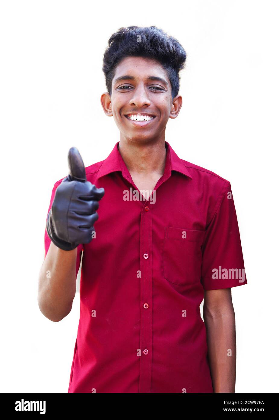 Sorridendo giovane meccanico in uniforme con i pollici in su dentro sfondi bianchi Foto Stock
