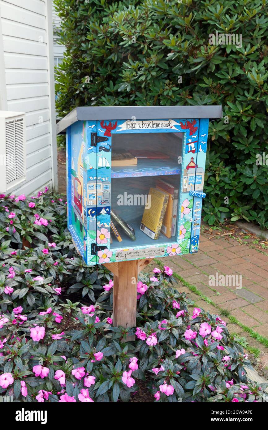 Prendi un libro, lascia un libro Box sponsorizzato da LittleFreeLibrary.org. Foto Stock