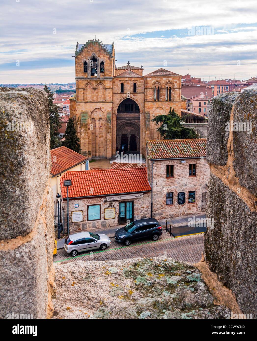 Basílica de San Vicente desde las murallas de Ávila. Castilla León. España Foto Stock