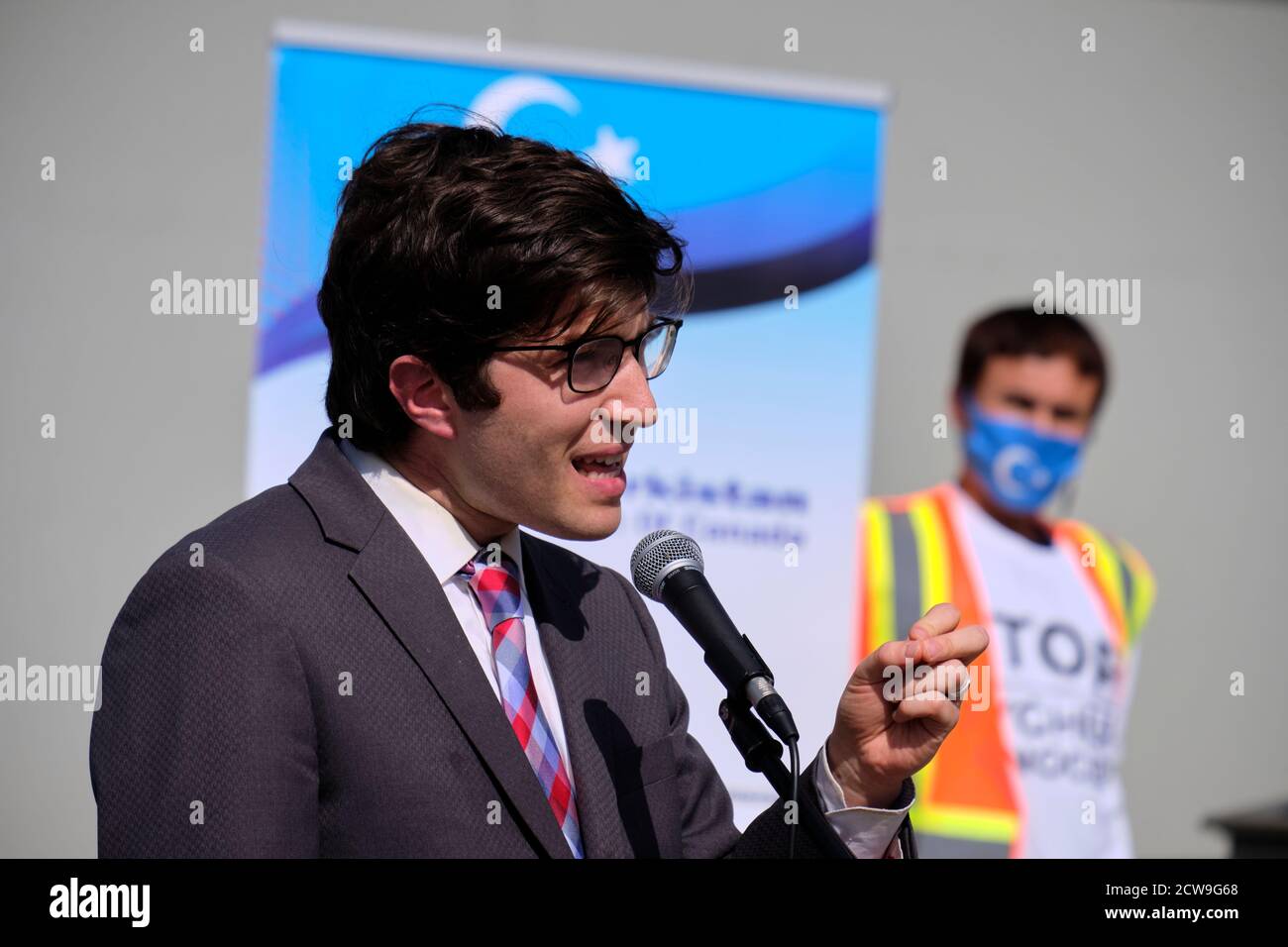 Garnet Genuis, deputato conservatore, Ministro ombra per lo sviluppo Internazionale e i diritti umani, intervenendo al rally Stop Uyghur Genocide Foto Stock