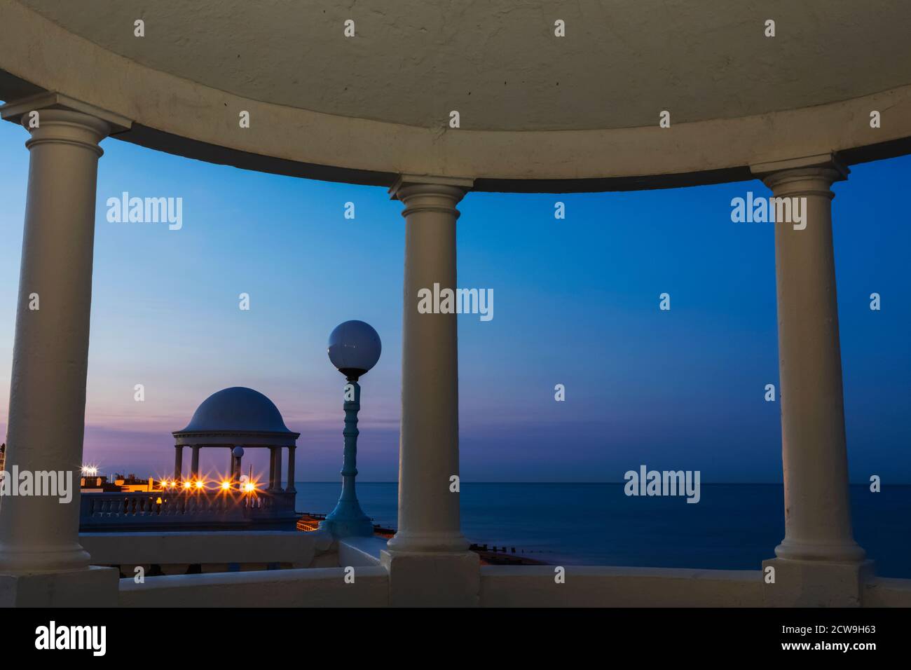 Inghilterra, Sussex Est, Bexhill on Sea, la De la Warr Pavilion Promenade Art Deco cupola Foto Stock