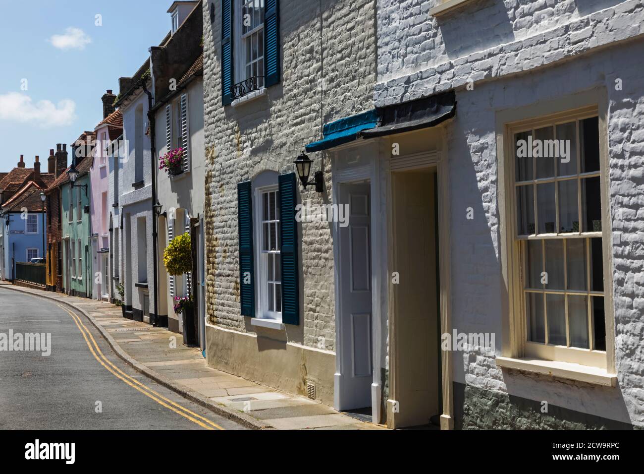Inghilterra, Kent, Deal, colorato Seafront casa residenziale Foto Stock