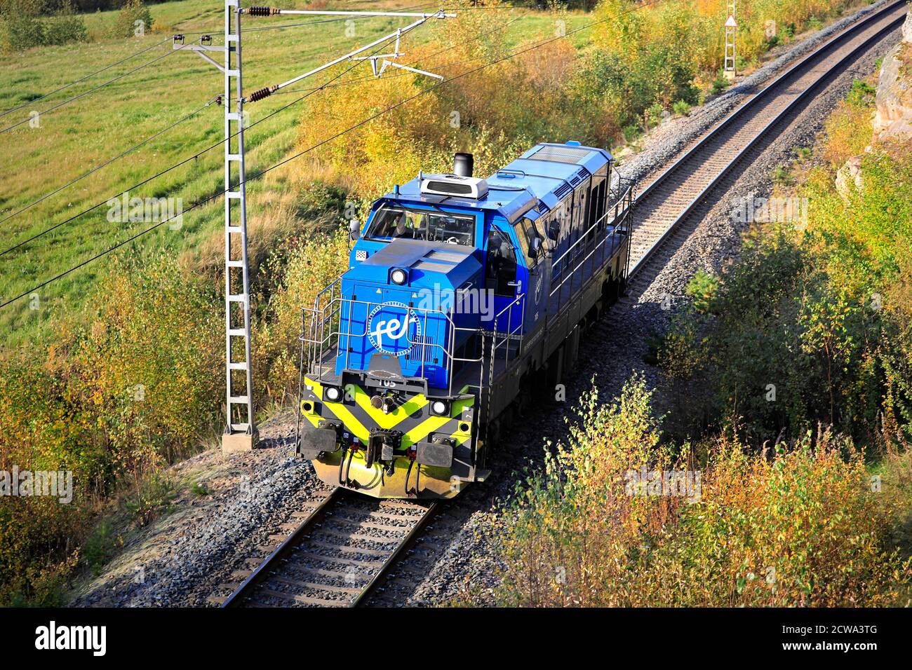 Fenniarail Classe Dr18 No. 105, CZ Loco ha costruito una locomotiva diesel-elettrica di Fenniarail Oy alla velocità dopo la partenza da Salo, Finlandia. 27 settembre 2020. Foto Stock