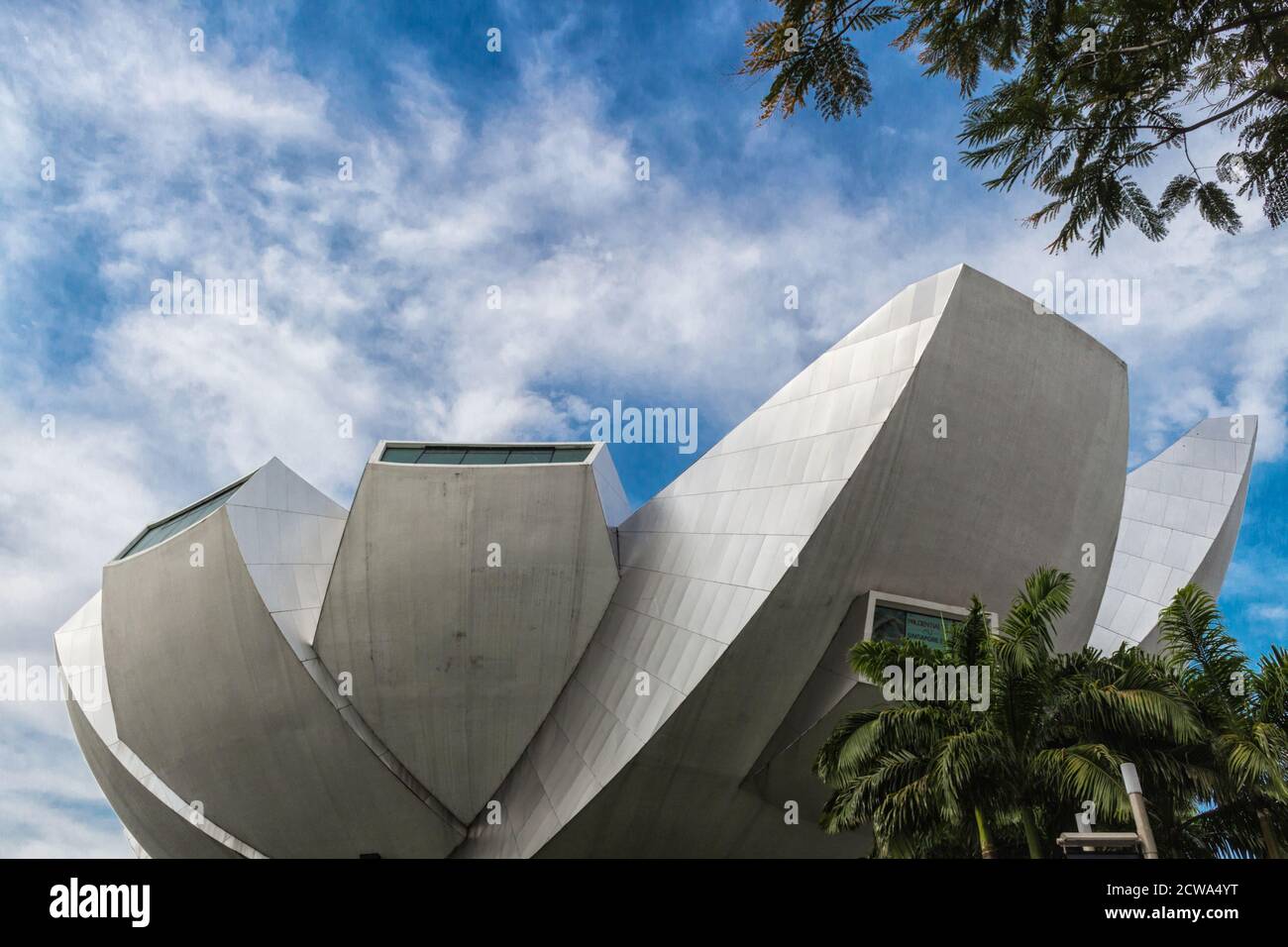 Parte di un moderno edificio futuristico, Singapore Foto Stock