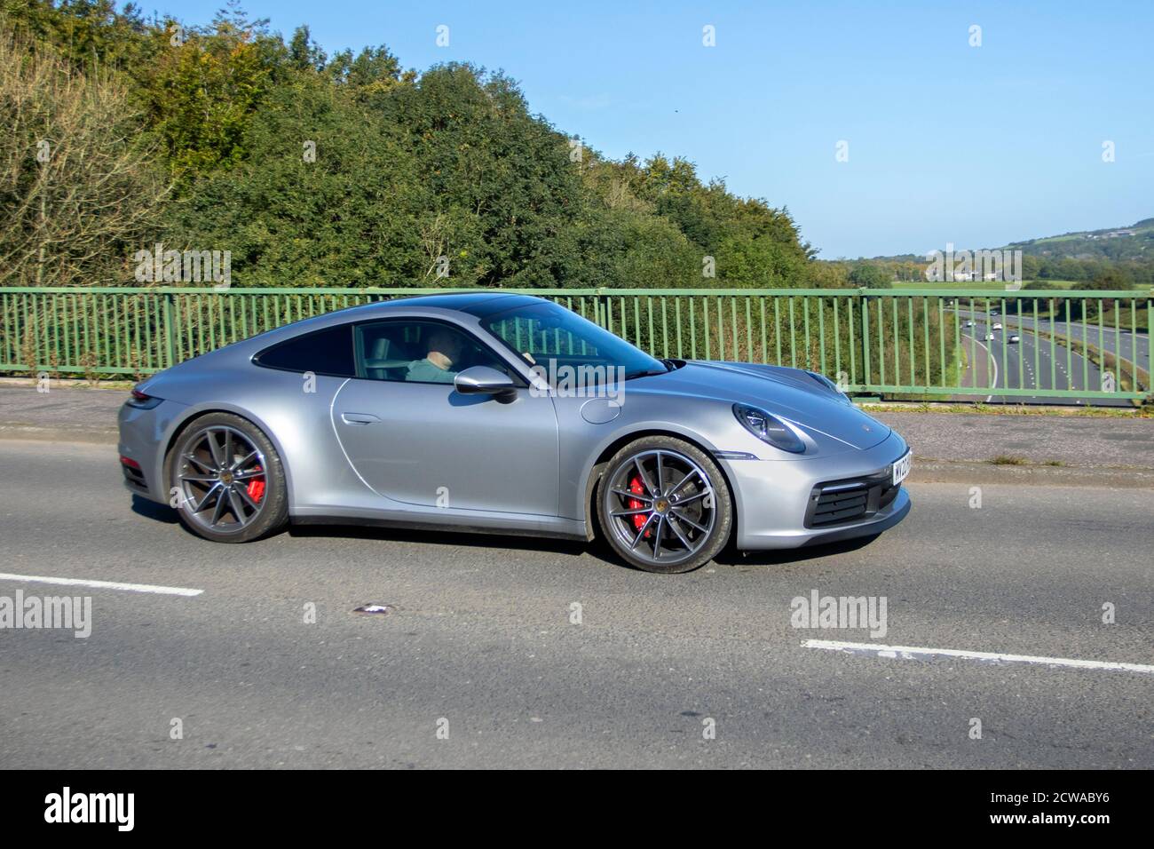2020 Porsche 911 Carrera 4S S S-A; traffico veicolare, veicoli in  movimento, automobili, veicoli in circolazione su strade del Regno Unito,  motori, motori sportivi in motorizzazione sulla rete stradale autostradale  M6 Foto