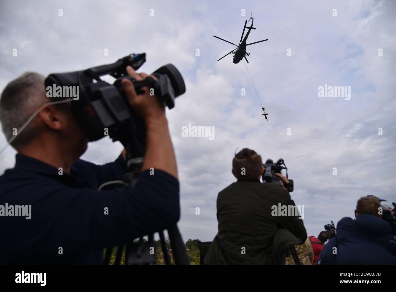 Rapid Trident perfora su un poligono di tiro, vicino a Lviv, Ucraina, 06 settembre 2018. La fase pratica delle esercitazioni militari internazionali Rapid Trident-2018, il più grande esercizio di terra congiunto delle forze armate ucraine e delle unità dell'esercito straniero, è iniziata nel campo di addestramento di Yavoriv. Truppe ucraine e unità militari di stati partner addestrati per contrastare l'aggressione armata in una guerra ibrida. Un totale di 2,500 truppe provenienti da 14 paesi hanno partecipato ai Rapid Trident Drills di quest'anno. gli stati partecipanti sono la Gran Bretagna, il Canada, la Georgia, la Lituania, la Turchia, la Polonia e la Germania. Foto Stock