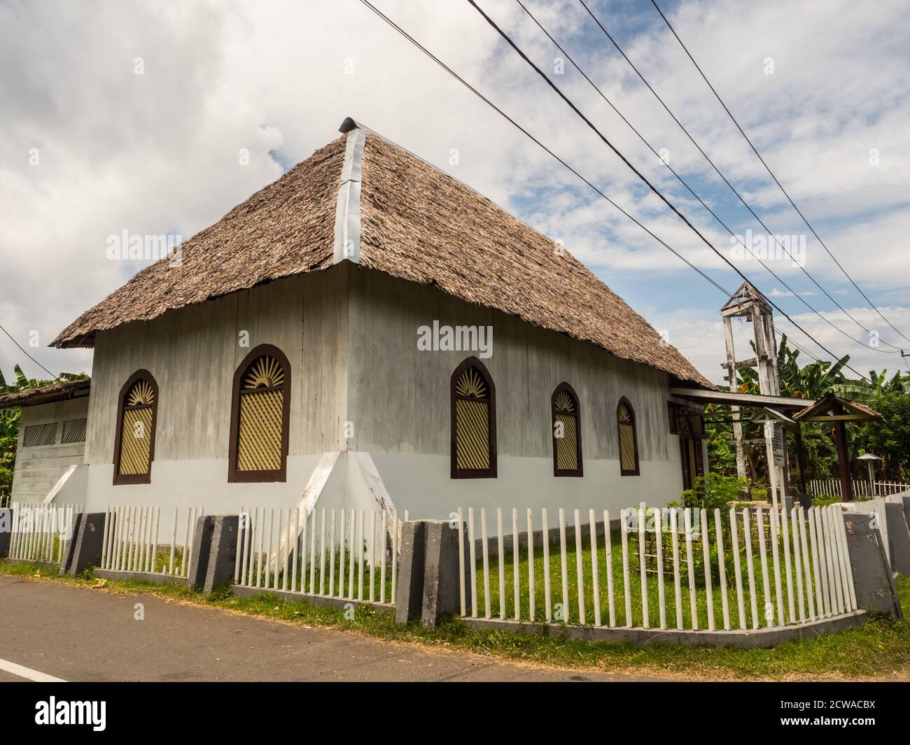 Ambon, Maluku, Indonesia, Asia - Feb, 2018: Chiesa cattolica sulla parte musulmana dell'isola di Ambon. Tra il 1999 e il 2002, Ambon era al centro Foto Stock