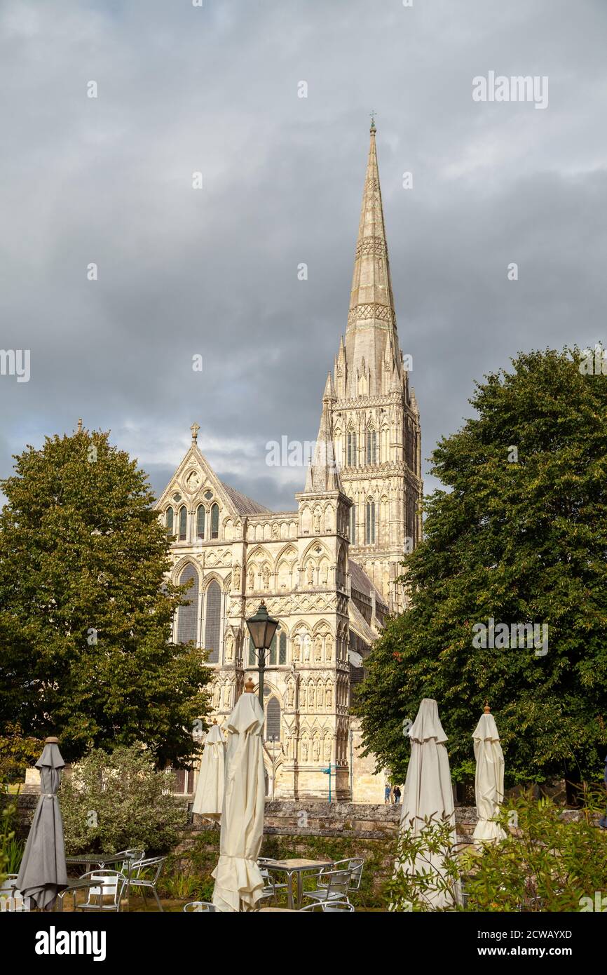 La parete ovest della cattedrale di Salisbury, Wiltshire Inghilterra. Foto Stock