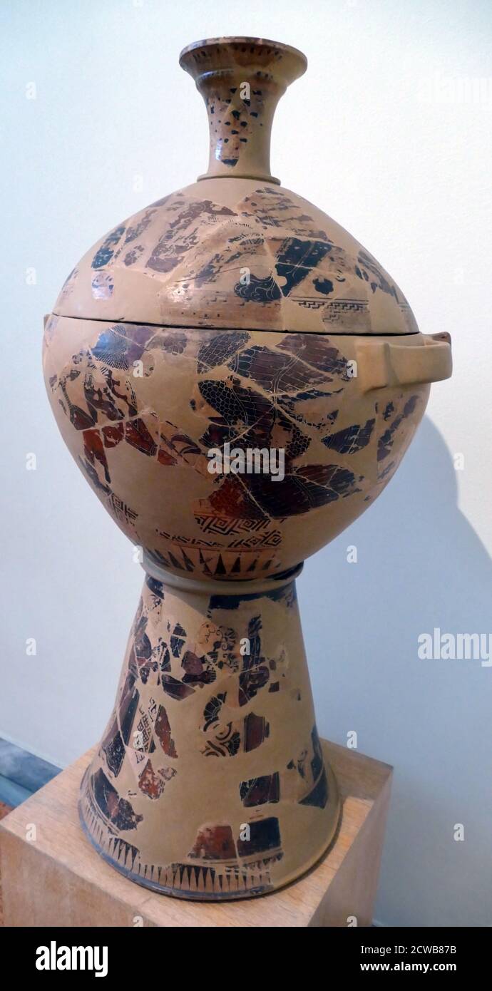 Primi skyphos-krater a figura nera che raffigura Prometheus incatenato ad un palo alto. Ercole, immagine di fronte a lui, prepara il suo arco a sparare una freccia all'aquila. Foto Stock